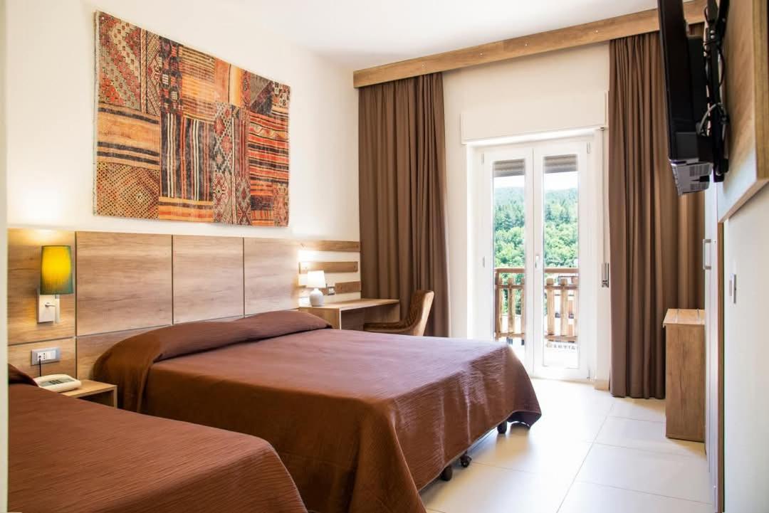 Hotel Meranda Камилятело Силано Екстериор снимка