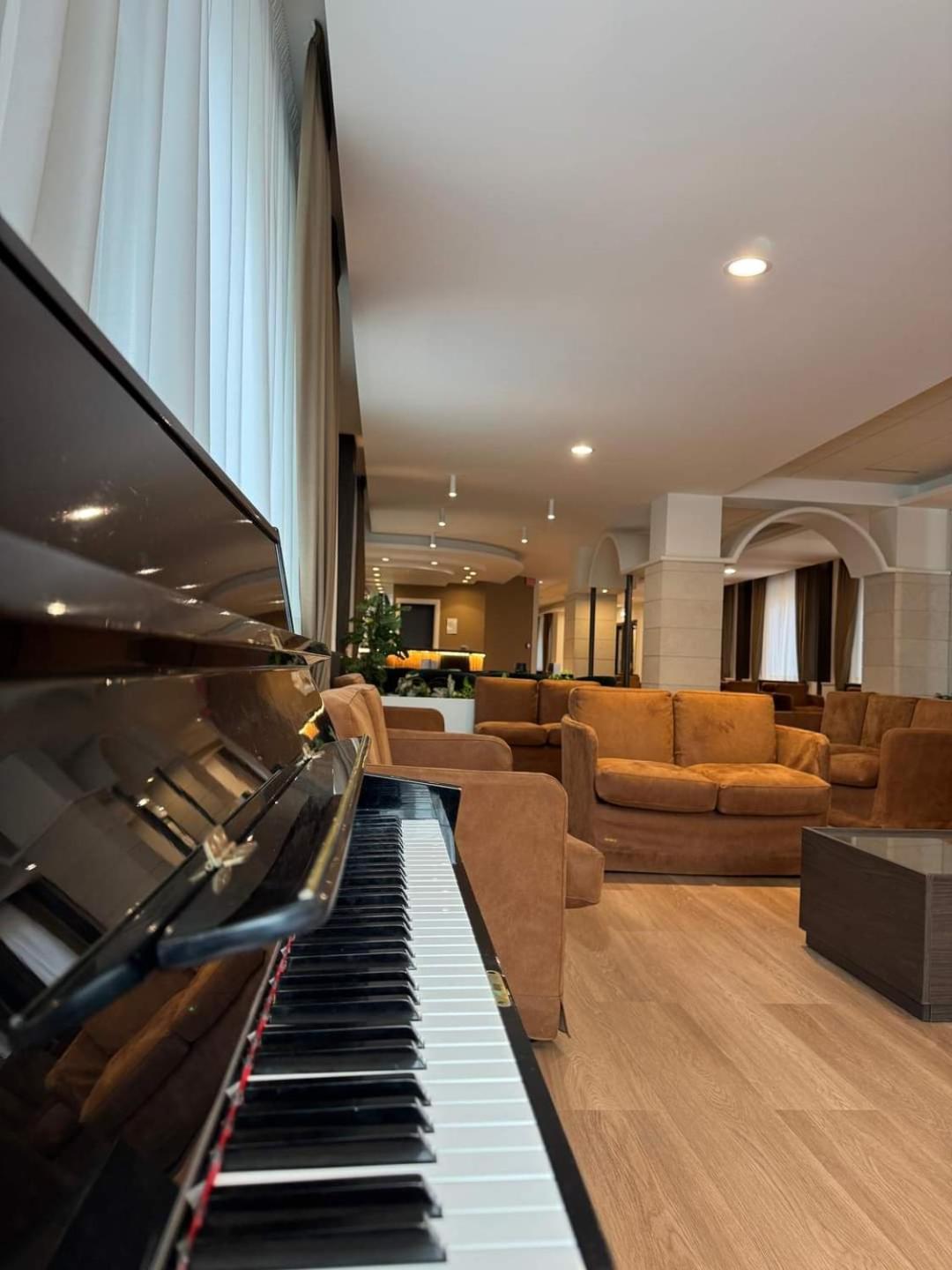 Hotel Meranda Камилятело Силано Екстериор снимка