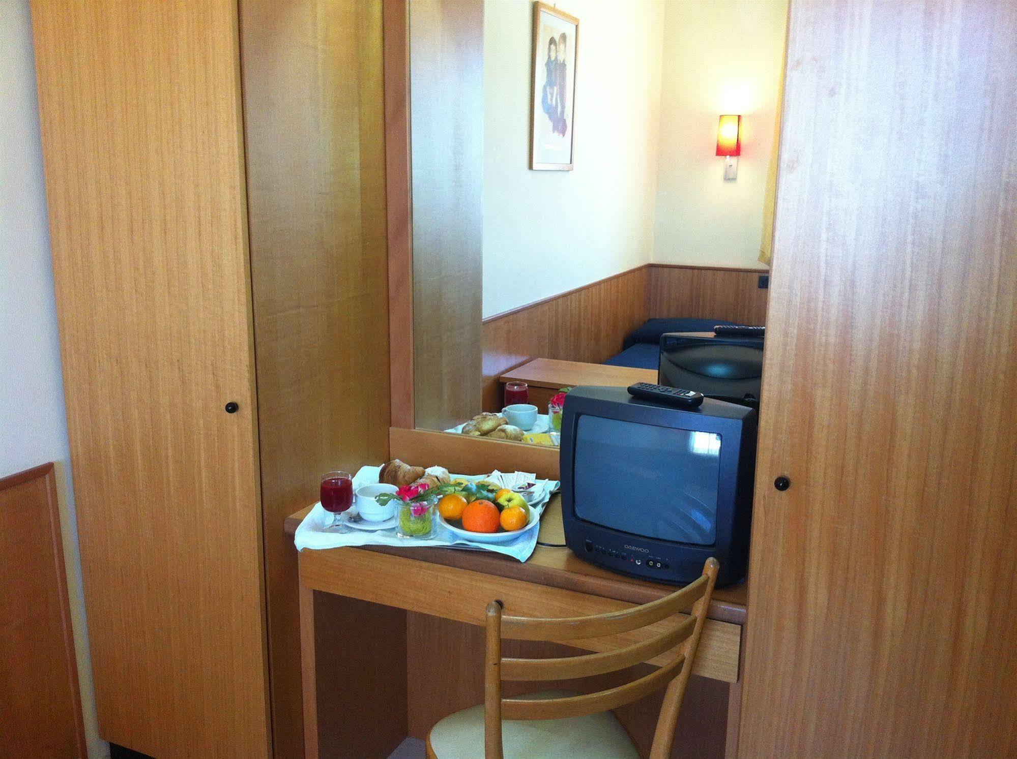 Hotel Meranda Камилятело Силано Екстериор снимка
