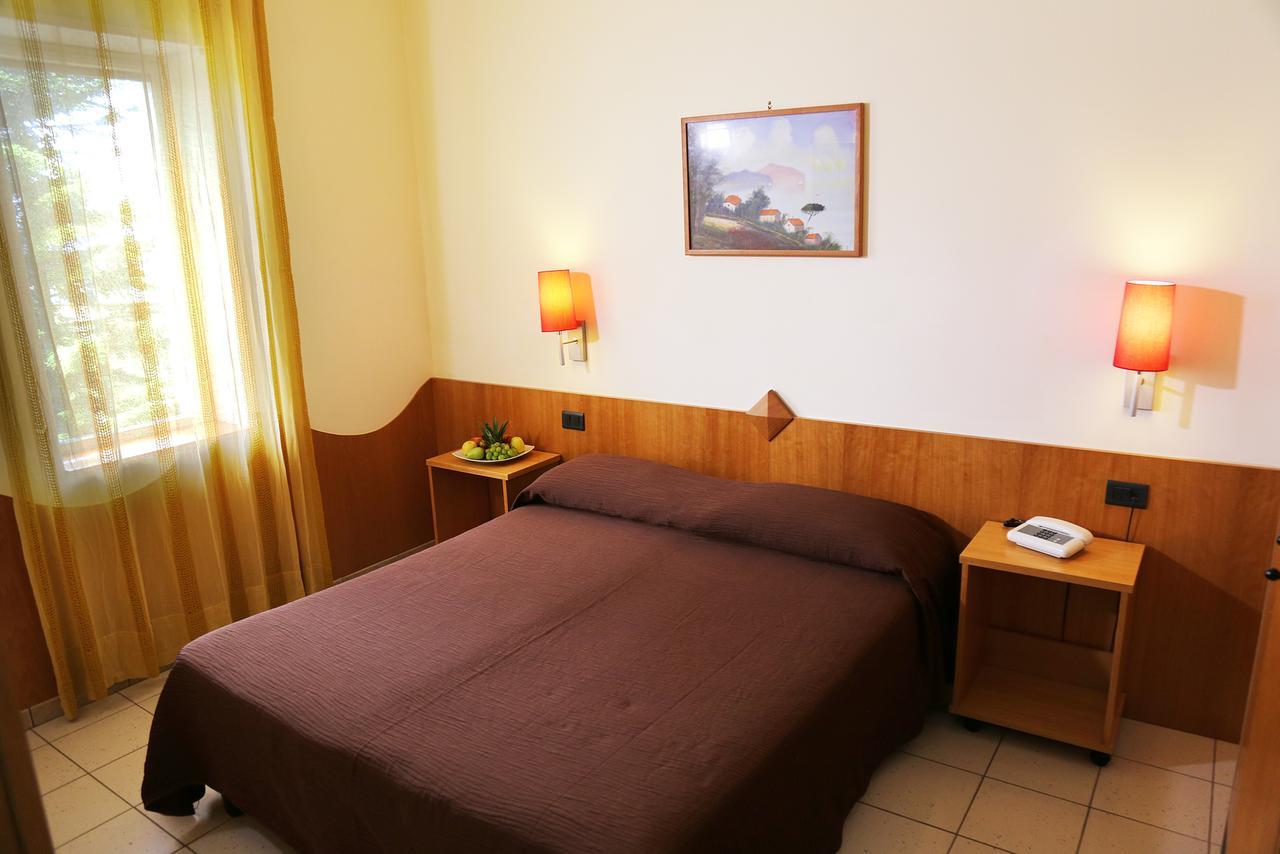 Hotel Meranda Камилятело Силано Екстериор снимка